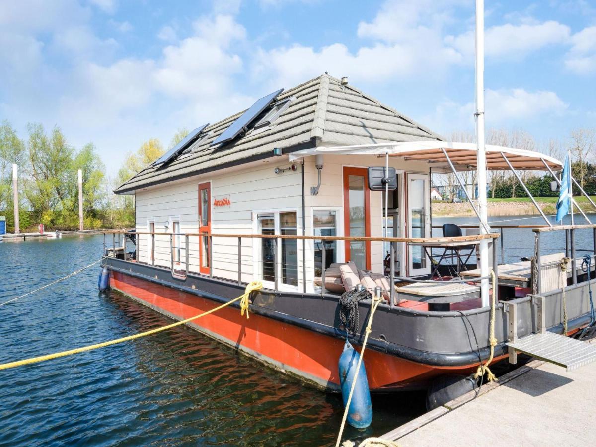 Fantastic Watervilla In Kerkdriel At The Zandmeren Lake 외부 사진