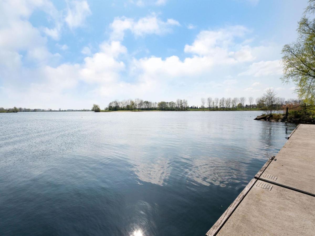 Fantastic Watervilla In Kerkdriel At The Zandmeren Lake 외부 사진